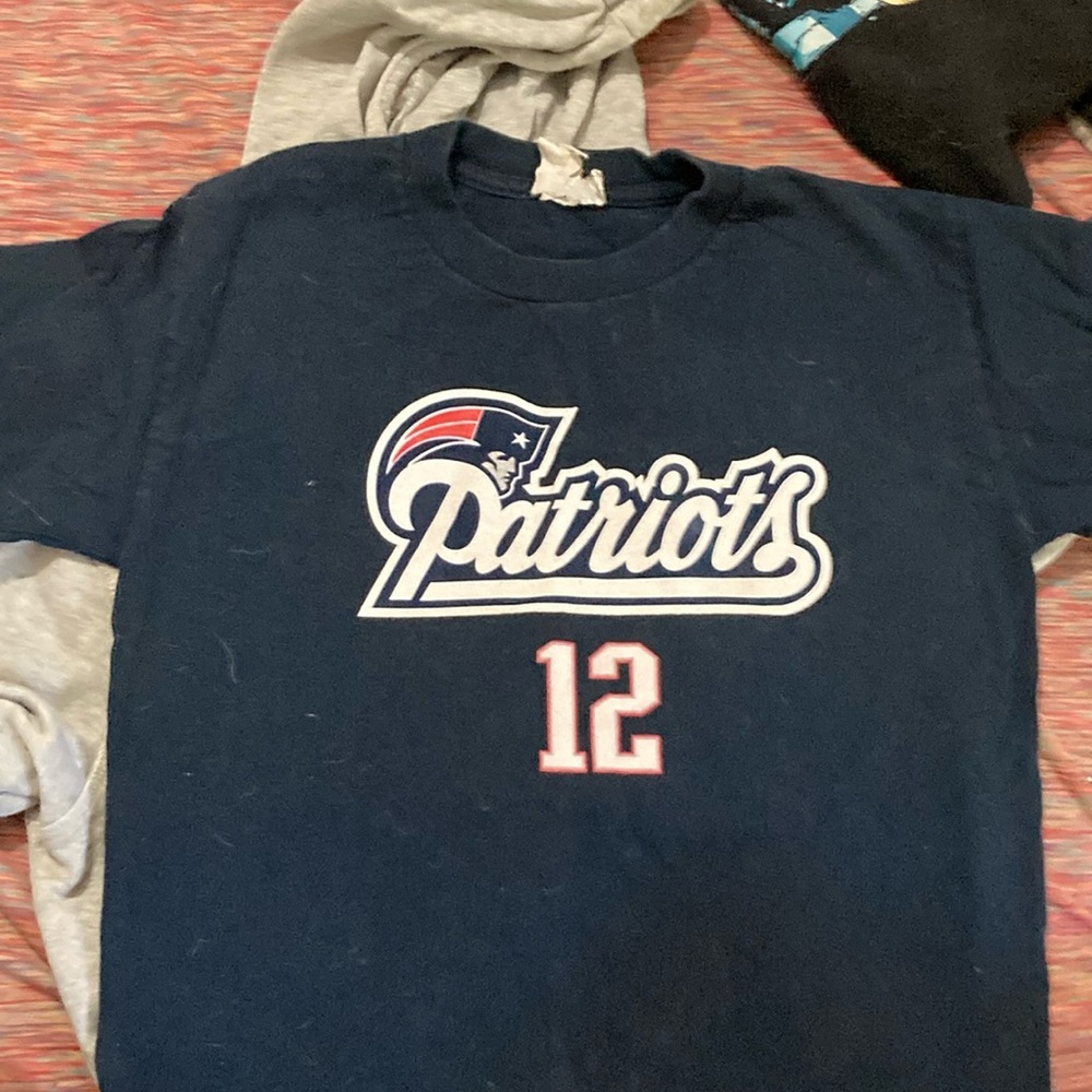 Youth Patriots TShirt #12 Tom Brady. Medium